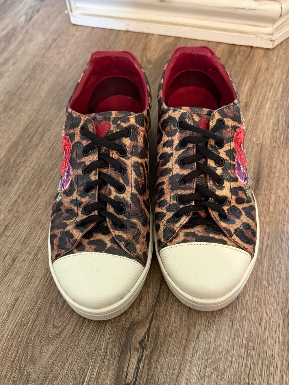 Brighton Leather Sneakers Garden Spots Leopard Print Floral Embroidered Size 8 - Picture 2 of 9